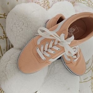 Size is 3.5 for big girls.